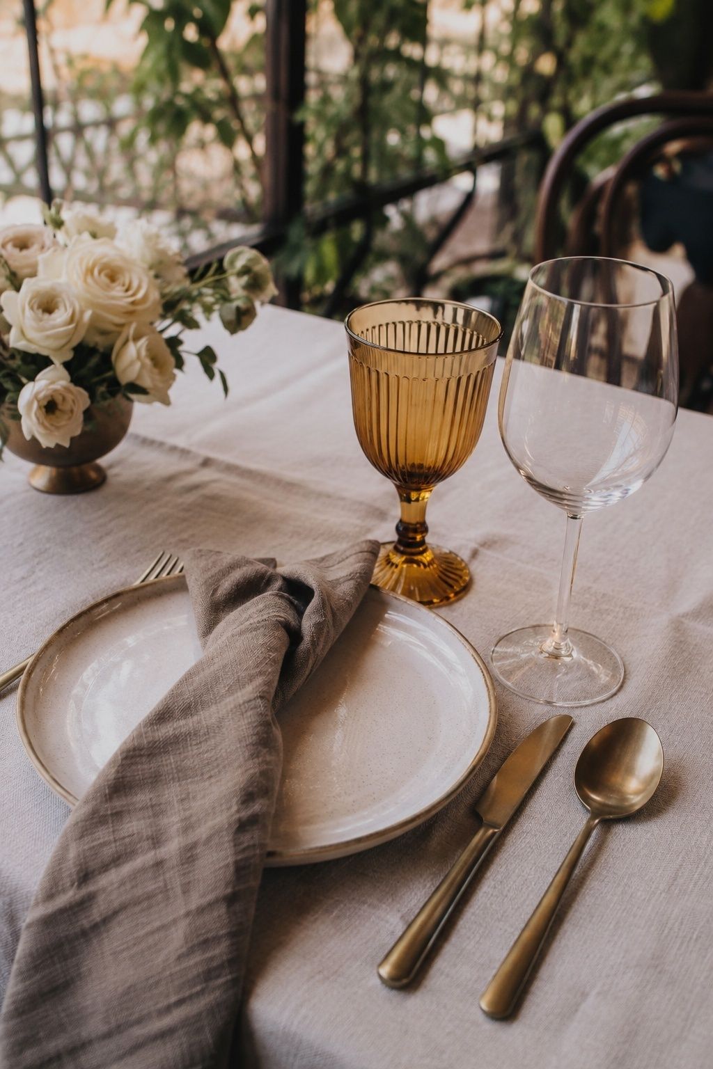 Amber glassware set with ivory plates