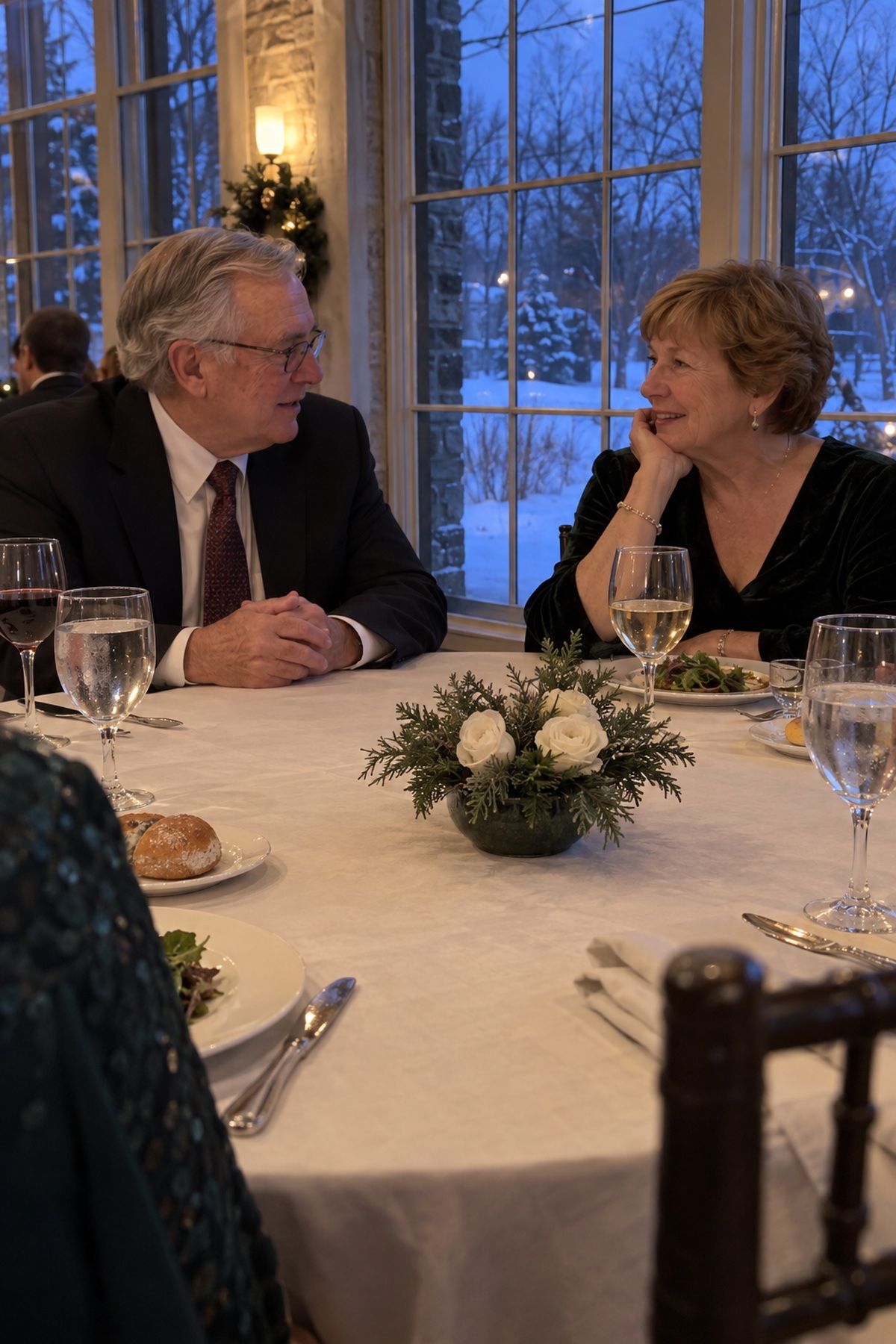 A low evergreen centerpiece keeps winter wedding sightlines clear for conversation.