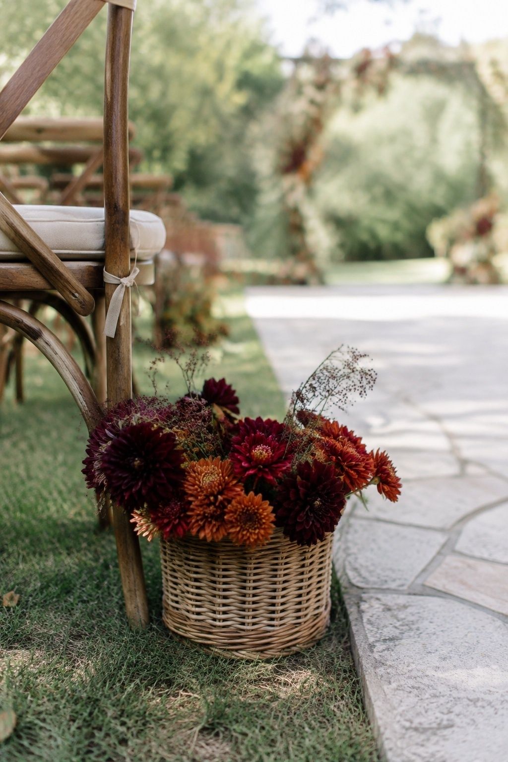 Small baskets of dahlias or chrysanthemums by the aisle