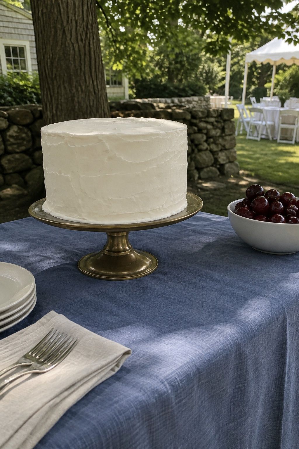 Classic summer wedding cake display
