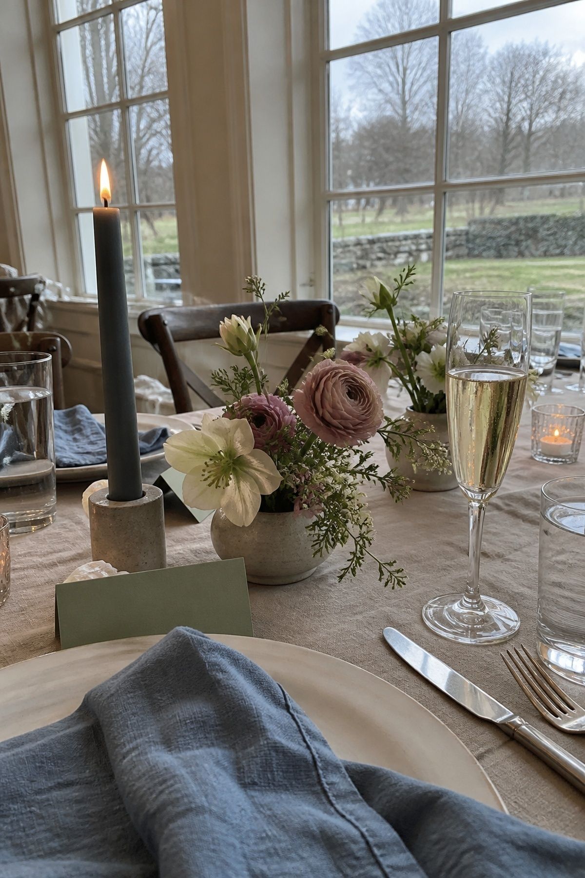 Winter-to-spring wedding colour palette for March