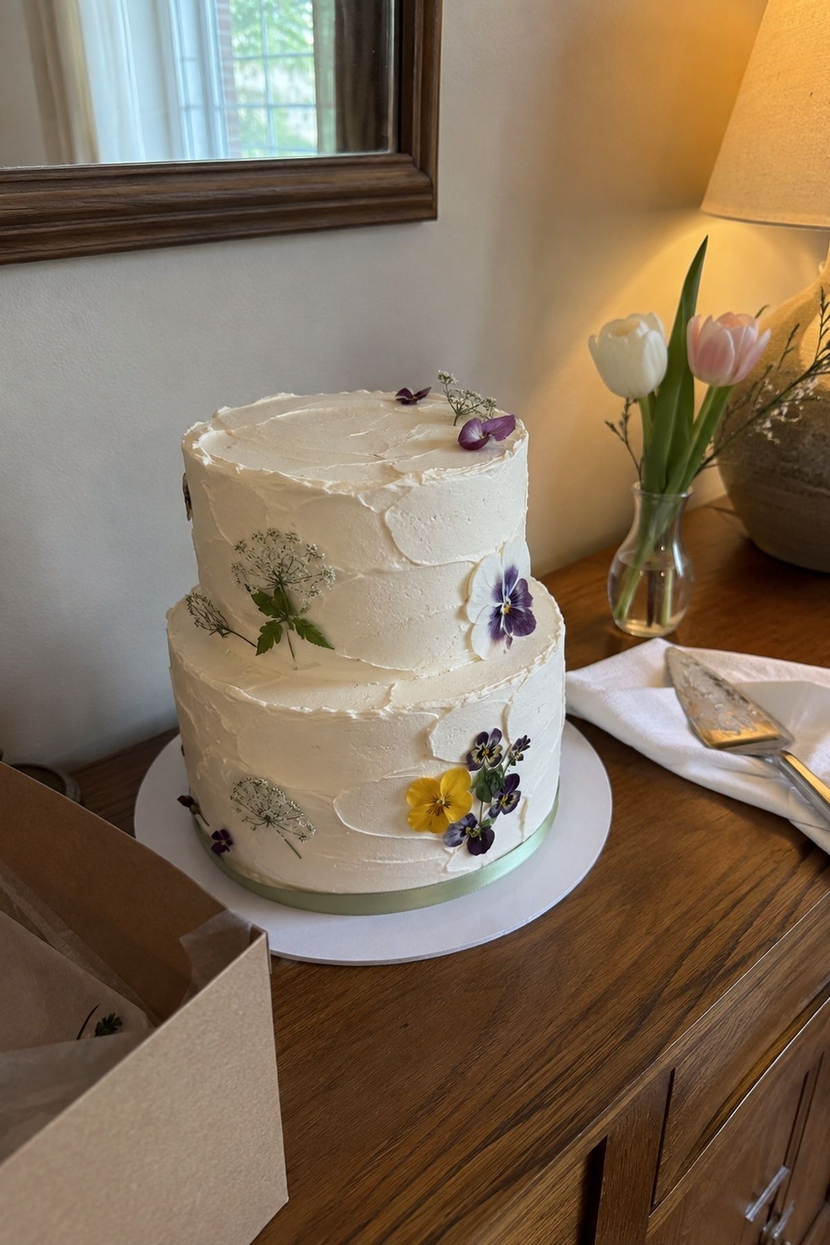 Wedding cake for the winter-to-spring season