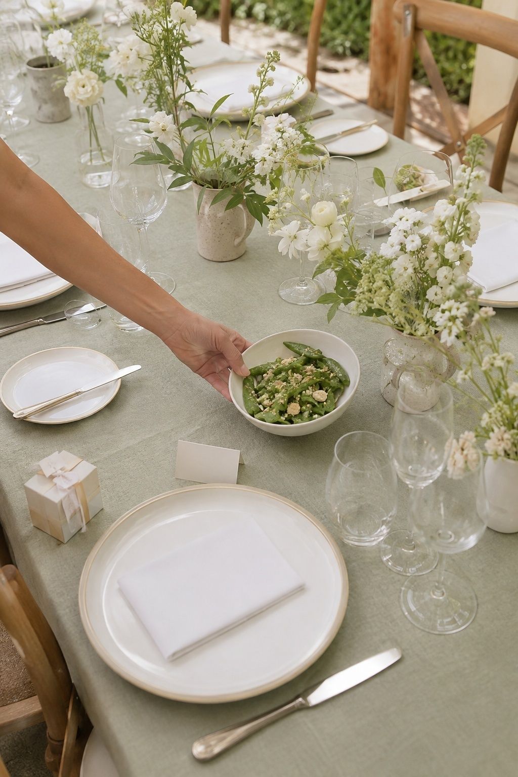 Comfortable spring table with room for guests