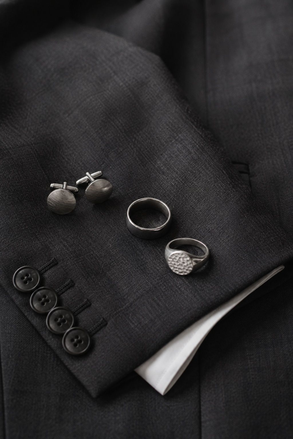 Mixed silver textures in the same tone