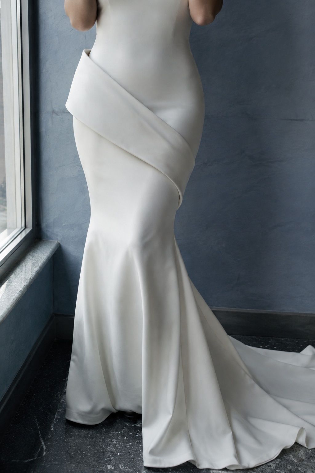 Clean mermaid silhouette with one large architectural fold at the hip.