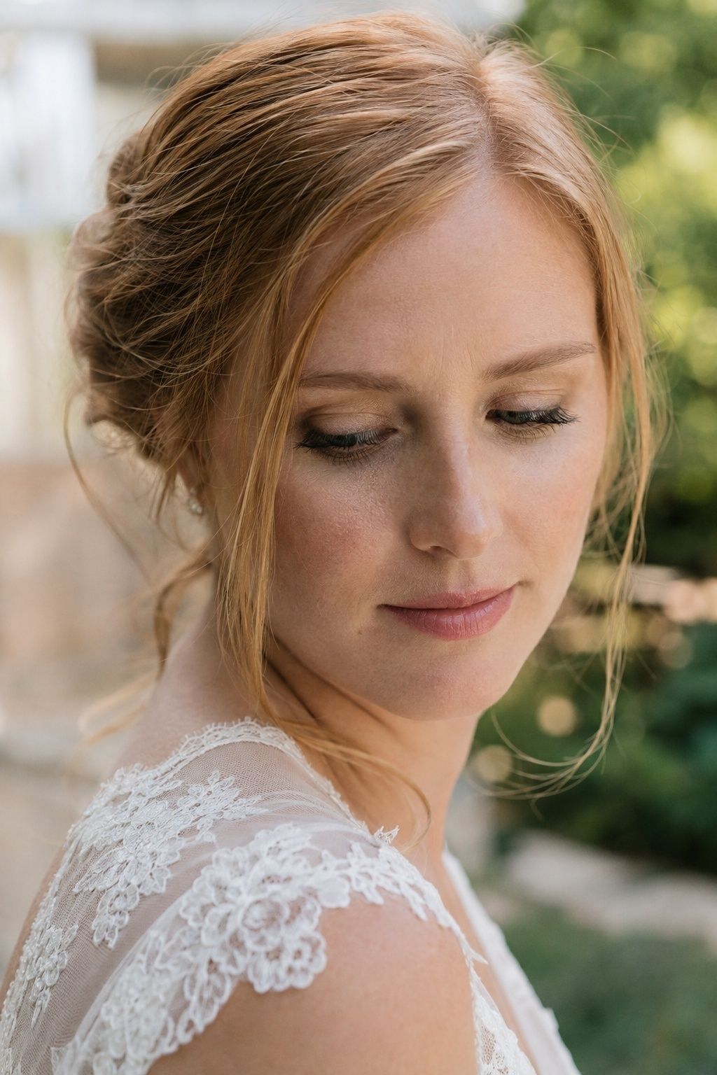 Brown mascara for soft eye definition