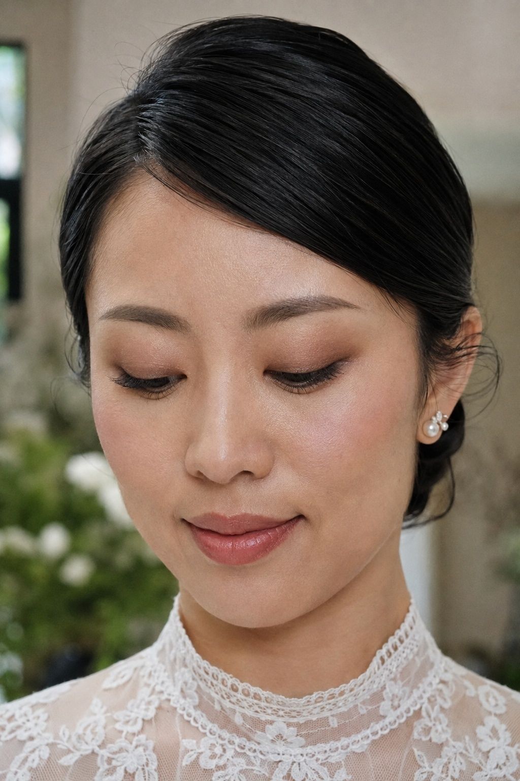 Soft brown eyeshadow used as liner