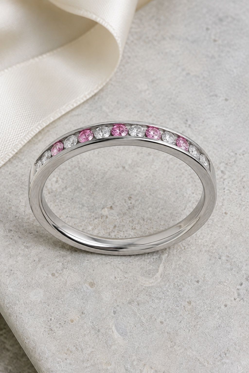 Band with alternating pink and white diamonds