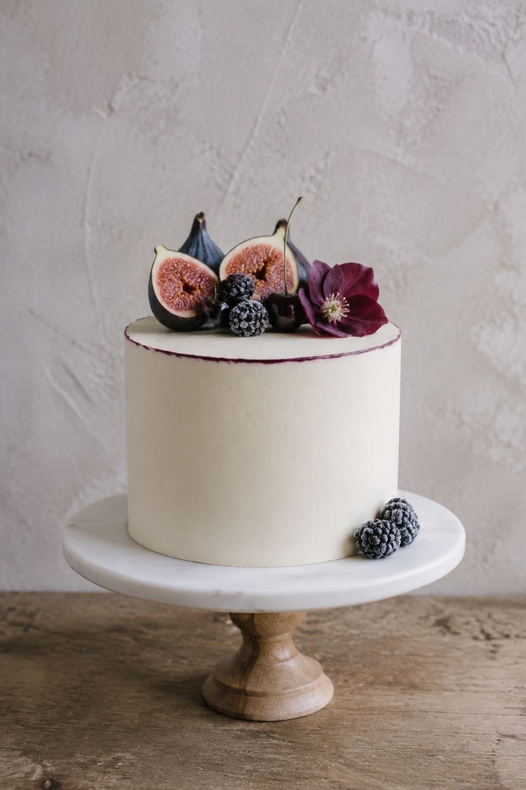 Wedding cake with berry-toned details