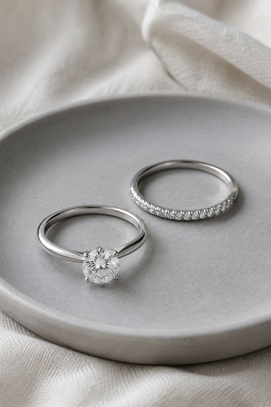 Round ring with a half-eternity band