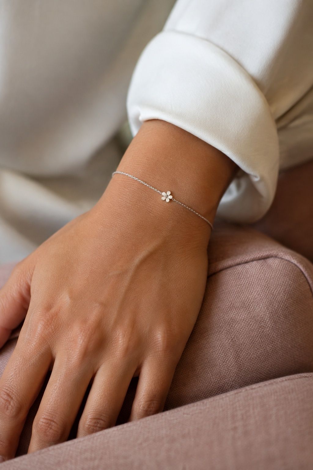Minimal flower charm bracelet