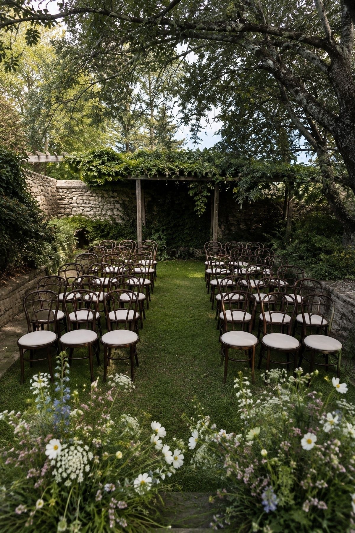 Layout and shape of a small outdoor venue