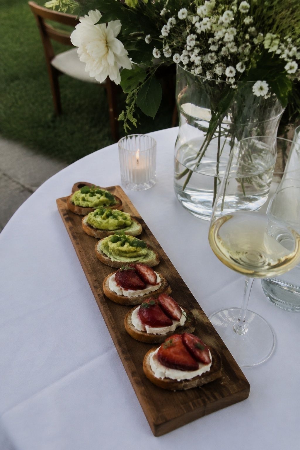 Six crisp small crostini