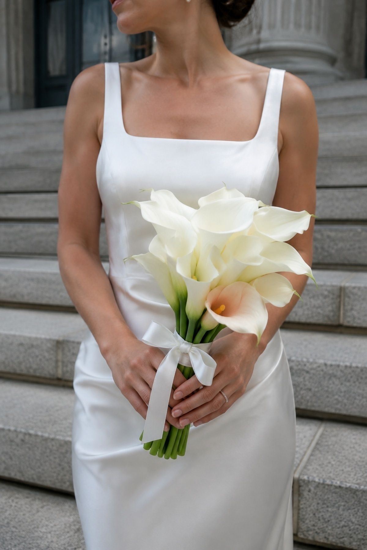 Minimal calla lily bouquet
