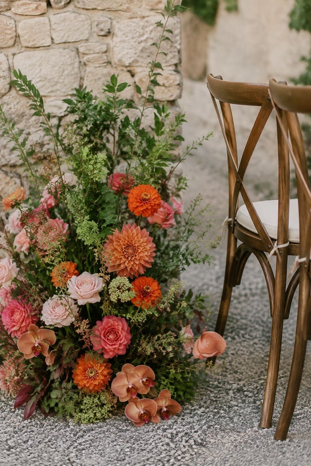 Heat-friendly ceremony flowers