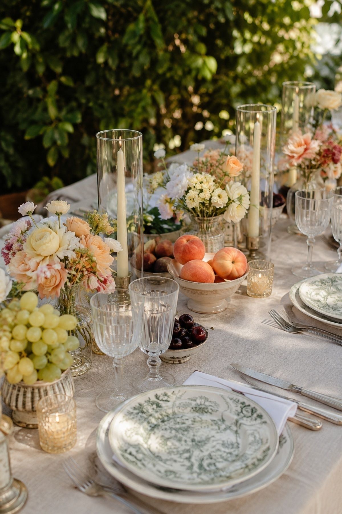 Fruit supporting the table palette