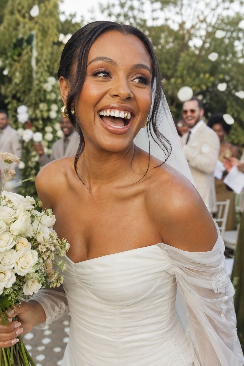 Grillz on the upper teeth as a visible smile detail