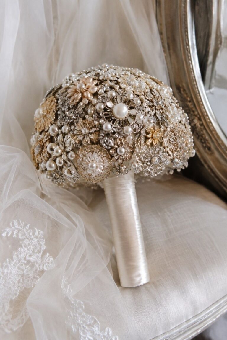 Heirloom Brooch Bouquet